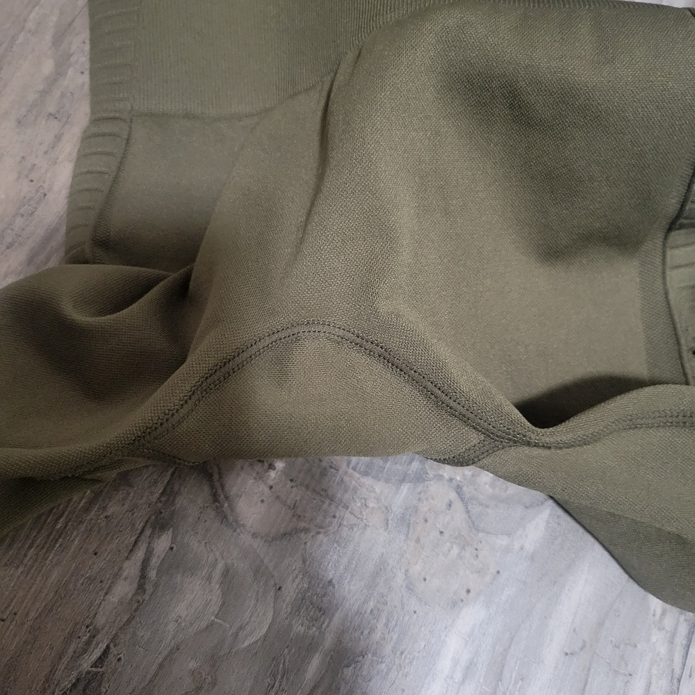 Gymshark cropped leggings see description for Sizing - Picture 7 of 10